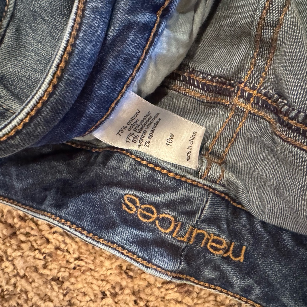 Maurices Blue Distressed Capri Jeans - Picture 3 of 3